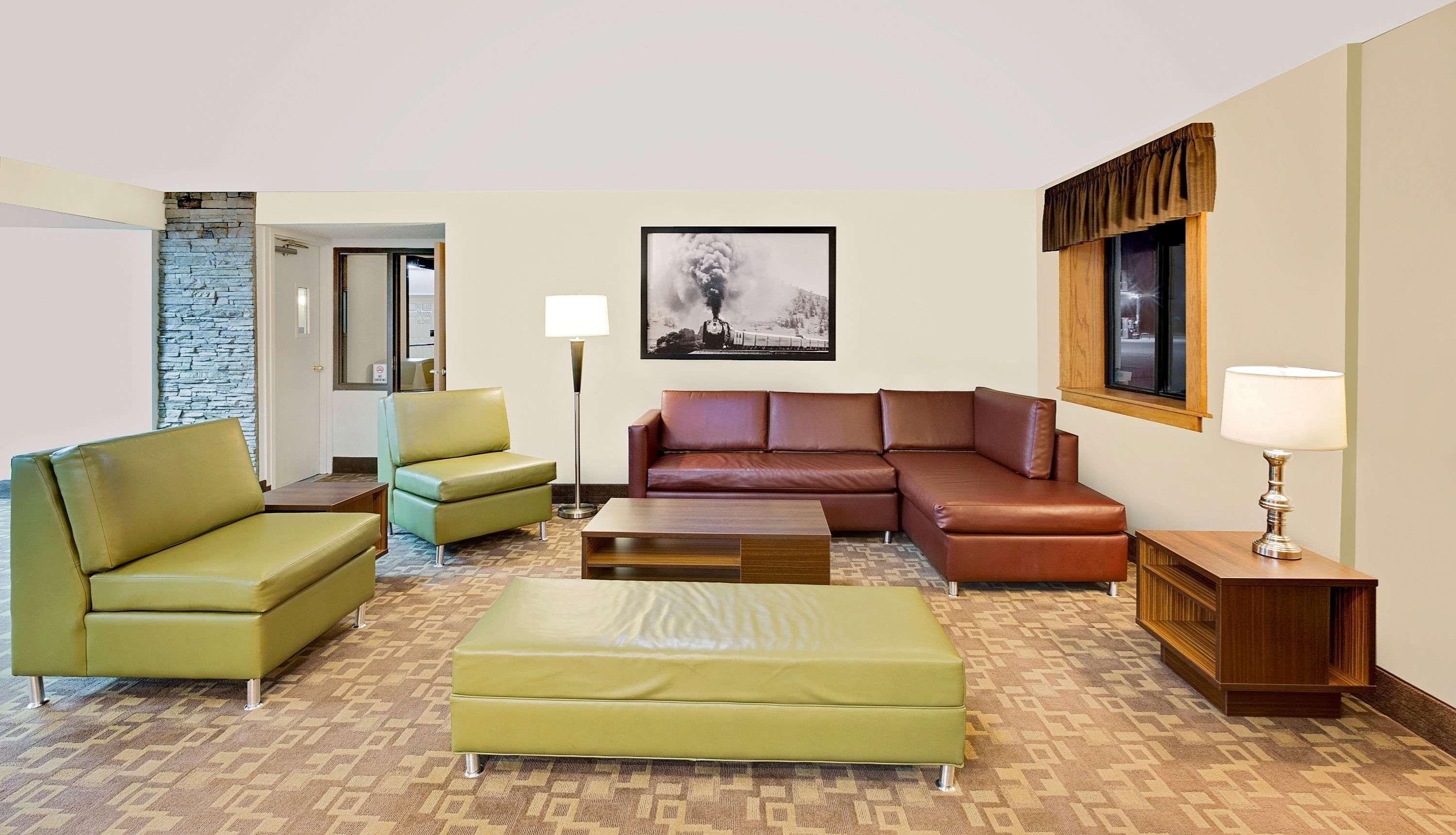 Super 8 By Wyndham St. James Εξωτερικό φωτογραφία