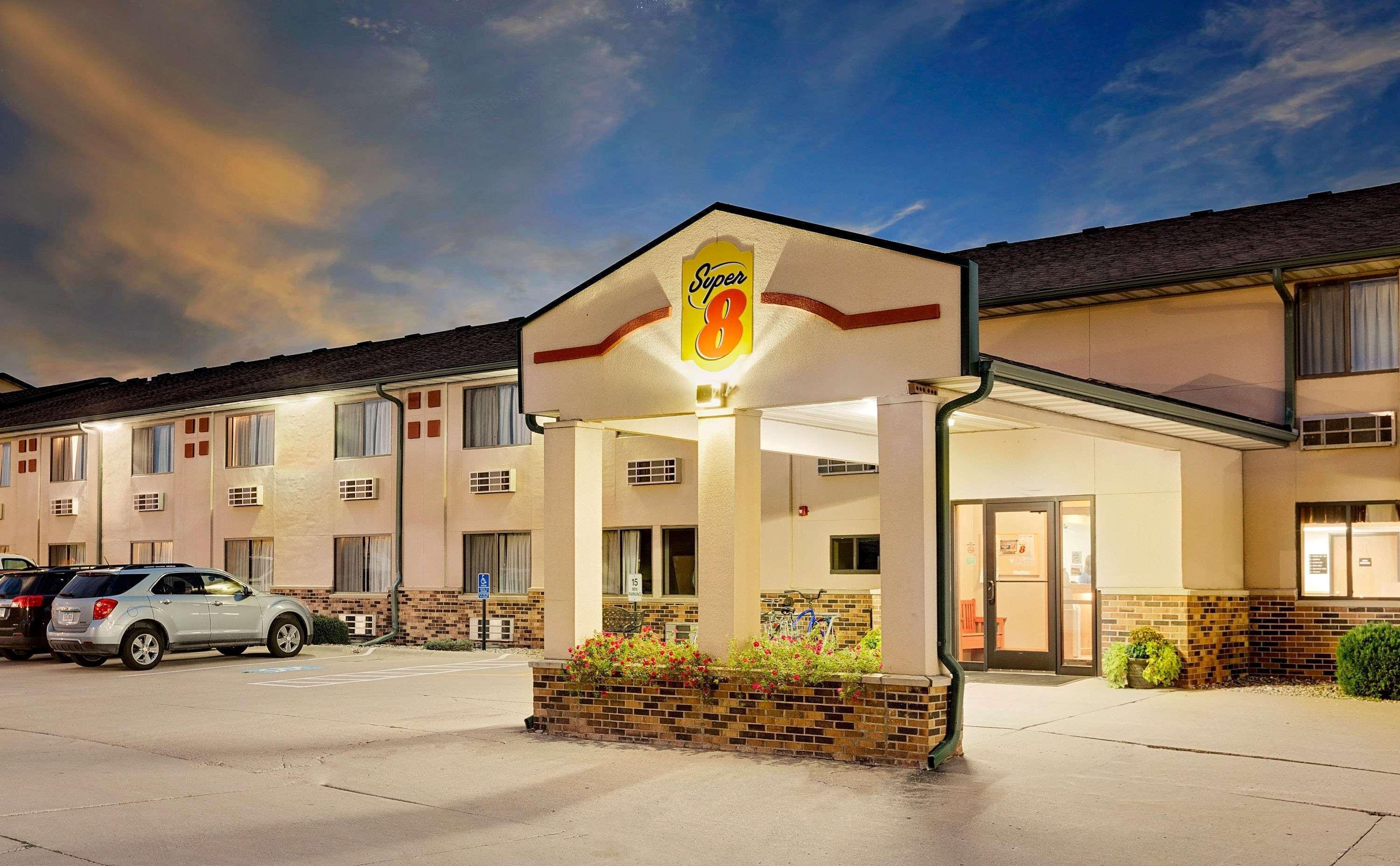 Super 8 By Wyndham St. James Εξωτερικό φωτογραφία