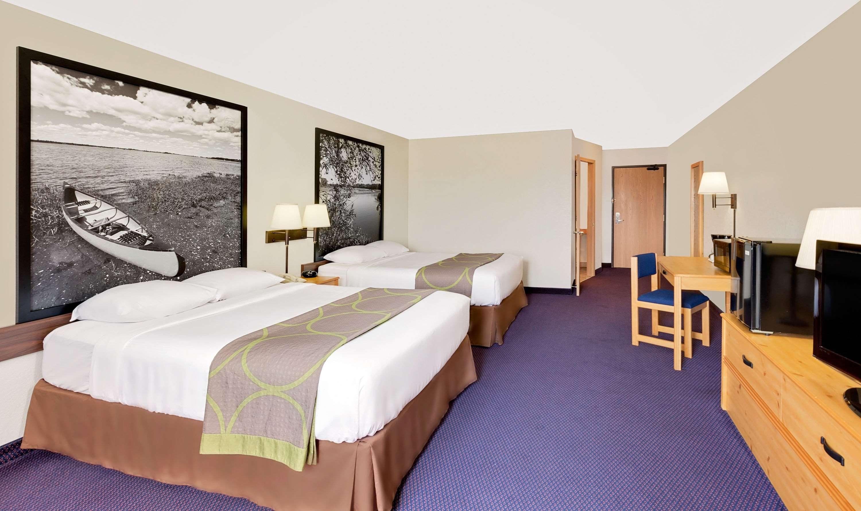 Super 8 By Wyndham St. James Εξωτερικό φωτογραφία